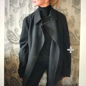 Gently worn Wool Coat Relaxed fit style Cozy Warm Allows thick sweaters Lined